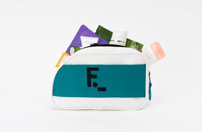 Бренд выпускника Школы дизайна выпустил косметичку в коллаборации с журналом Flacon