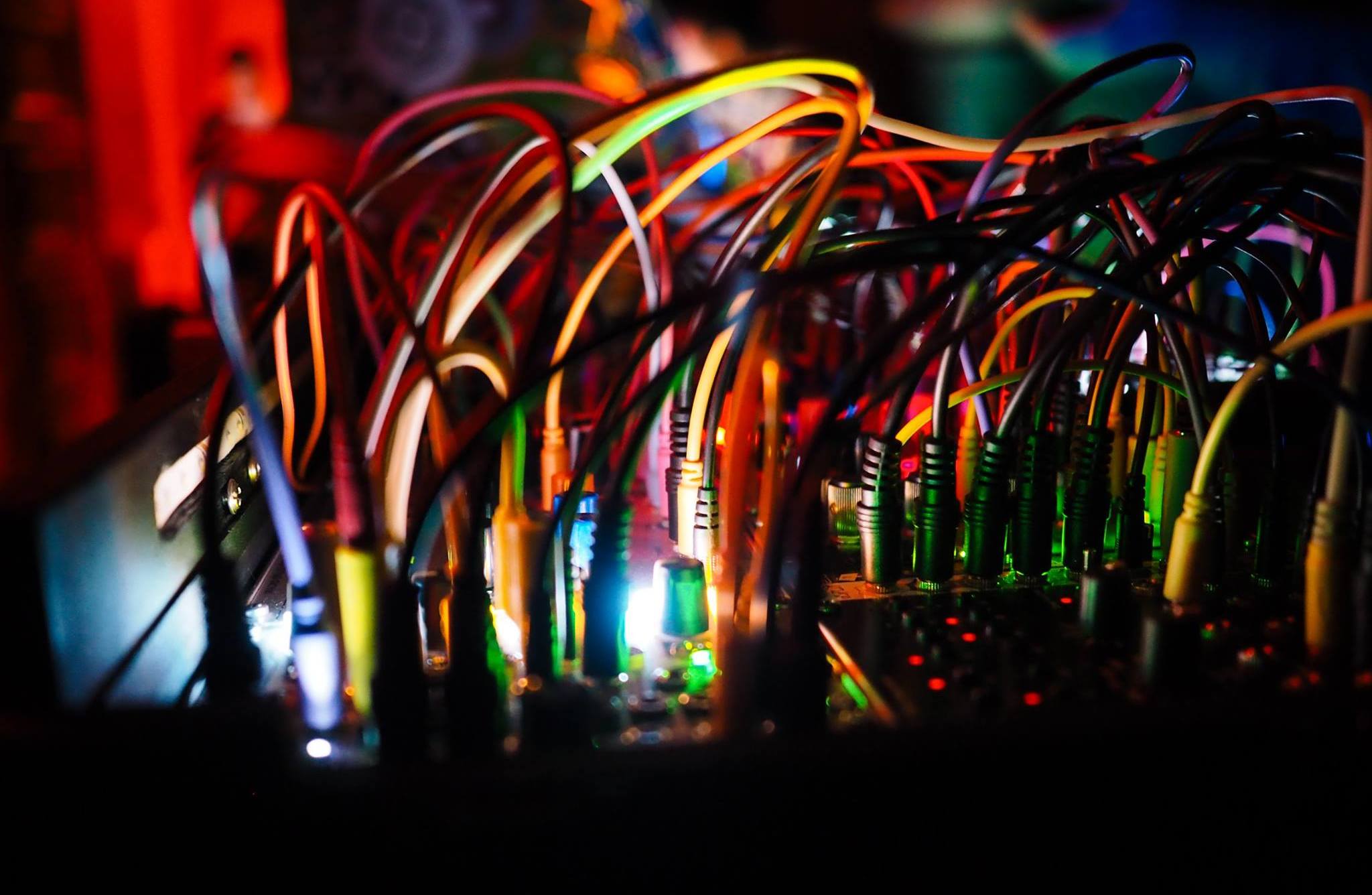 Видео: Музыкальный перформанс «ШУМ» в HSE ART Gallery