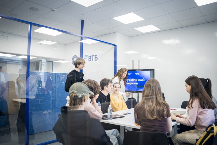 ​​​​​​​Проект Лаборатории дизайна НИУ ВШЭ: студенческий коворкинг ВТБ открылся на Покровском бульваре 