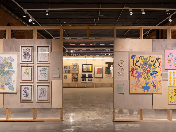 Выпускницы Школы дизайна на ярмарке молодого современного искусства blazar