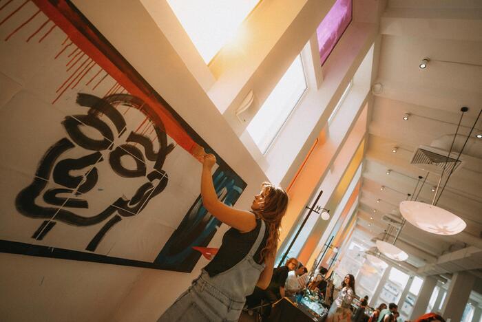 Студентка Школы дизайна устроила семичасовой арт-перформанс в Петербурге