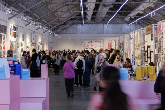 Школа дизайна на маркете современного искусства WIN-WIN