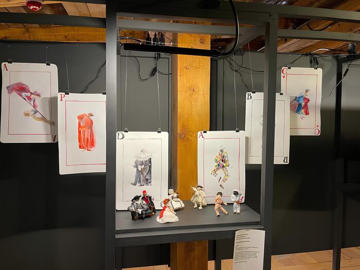 «Под маской театра»: студенты Школы дизайна на выставке в «Архангельском»