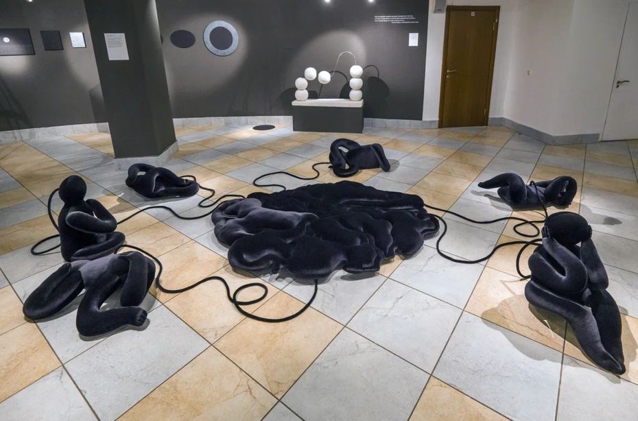 Майя Жуматина. Инсталляция «Плацентарий». 2022. Мягконабивная текстильная