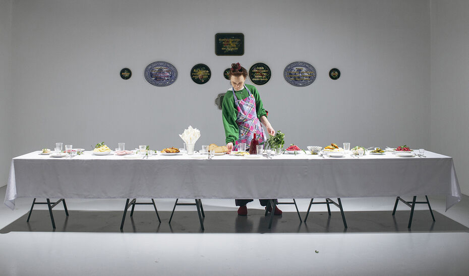 Катерина Михайлова. Персональный выставочный проект «Сядь поешь»