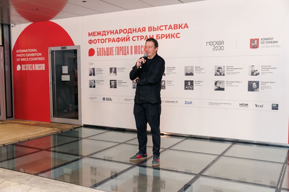 Arseniy Meshcheryakov at the opening © Photobank of the Autonomous Non-Commercial Organisation 'Moscow Urban Forum'