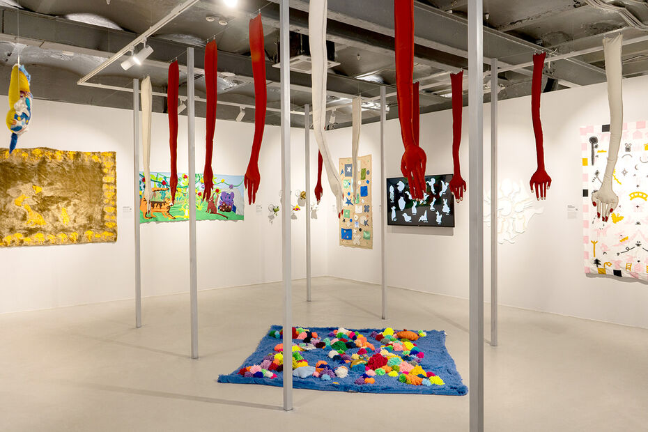 <article id="exhibition">ВЫСТАВКИ</article>