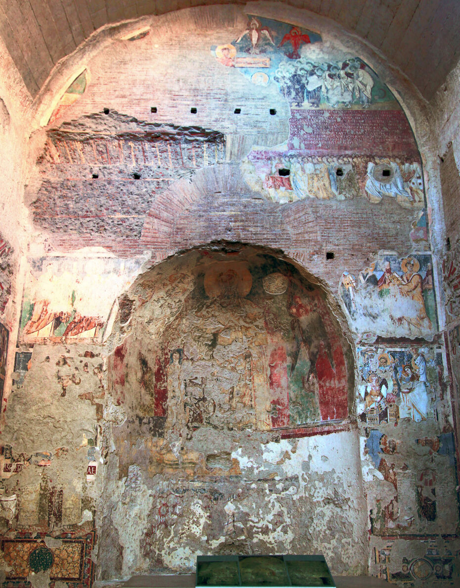 Ил. 5. Общий вид на главную стену алтарного пространства. Церковь Санта Мария Антиква, Рим