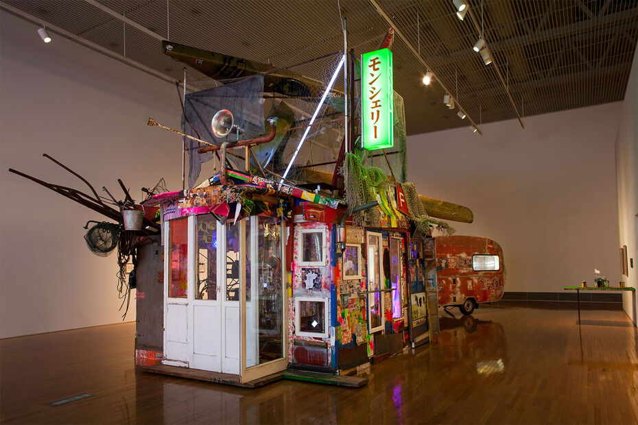 Синро Отаке, Mon chery: Автопортрет в виде заброшенного сарая, 2012