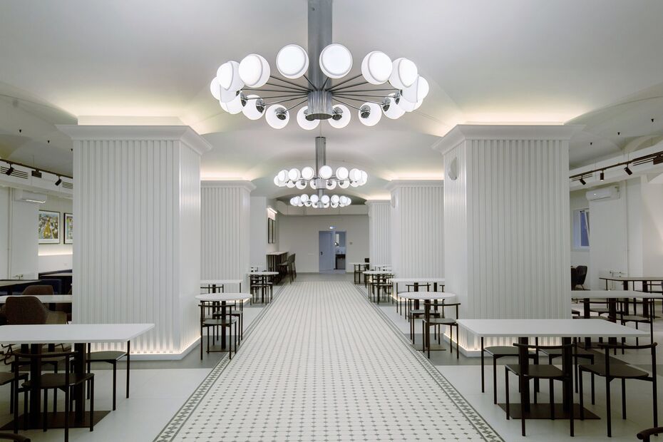 Интерьеры столовой в здании НИУ ВШЭ на Мясницкой, 20