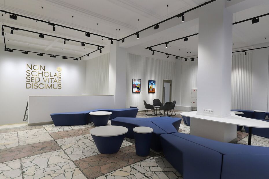 Интерьеры входной группы в НИУ ВШЭ на Мясницкой, 20